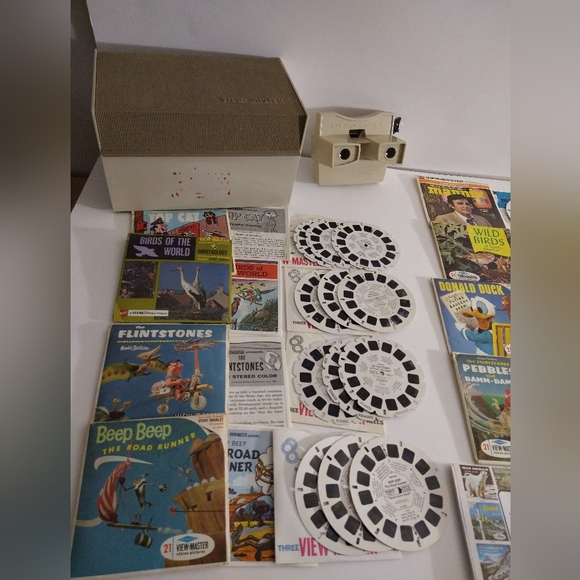 Vintage View Finder w/Stories & Original Box - Picture 3 of 12